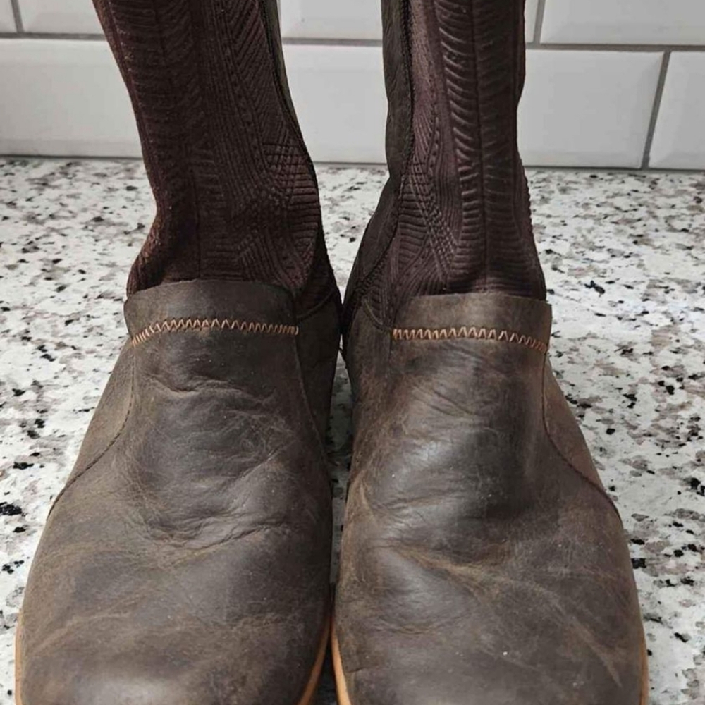 Merrell Women's Ashland Vee Mid Waterproof Boot, Seal Brown size 9